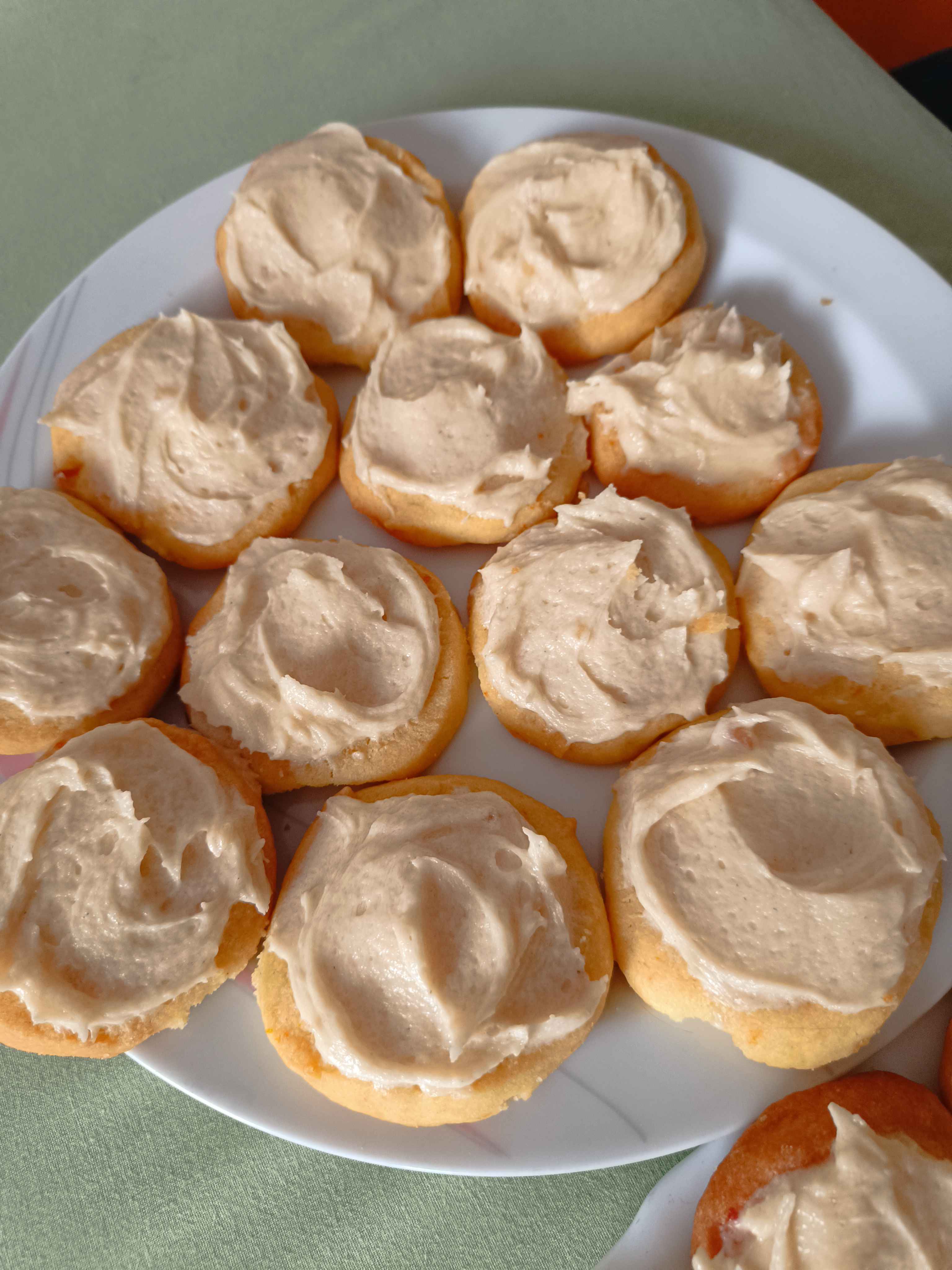 picture of a plate of yummy looking cookies